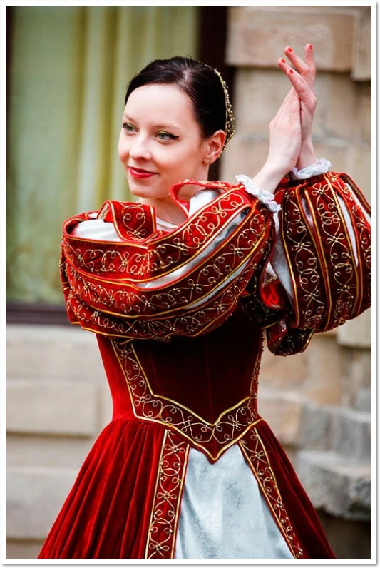 Verkleidungen und Kostüme rotes mittelalterliches Ballkleid mit Puffärmeln